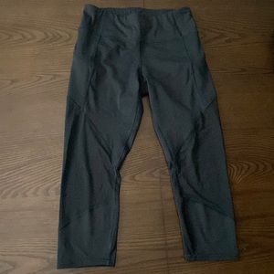 Athleta Mesh Contender Powerlift Capri Leggings S